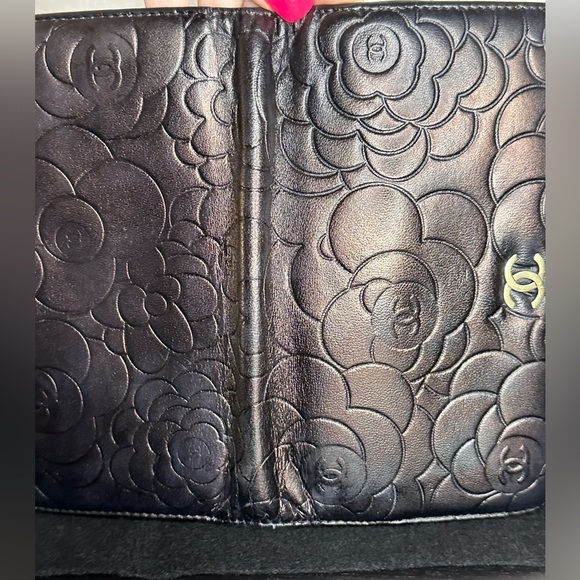 EUC Chanel Camelia wallet- no wear on edges- black. - Picture 3 of 10